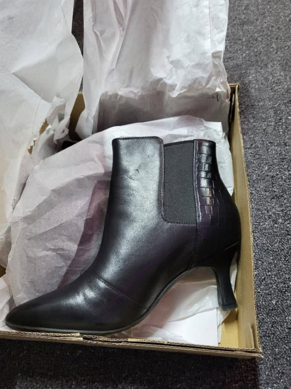 Clarks Womens Kataleyna Glow Ankle Boot Size 9